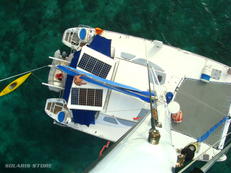 installation d'un kit solaire autonome pour bateau au large de Saint-Martin, aux Antilles