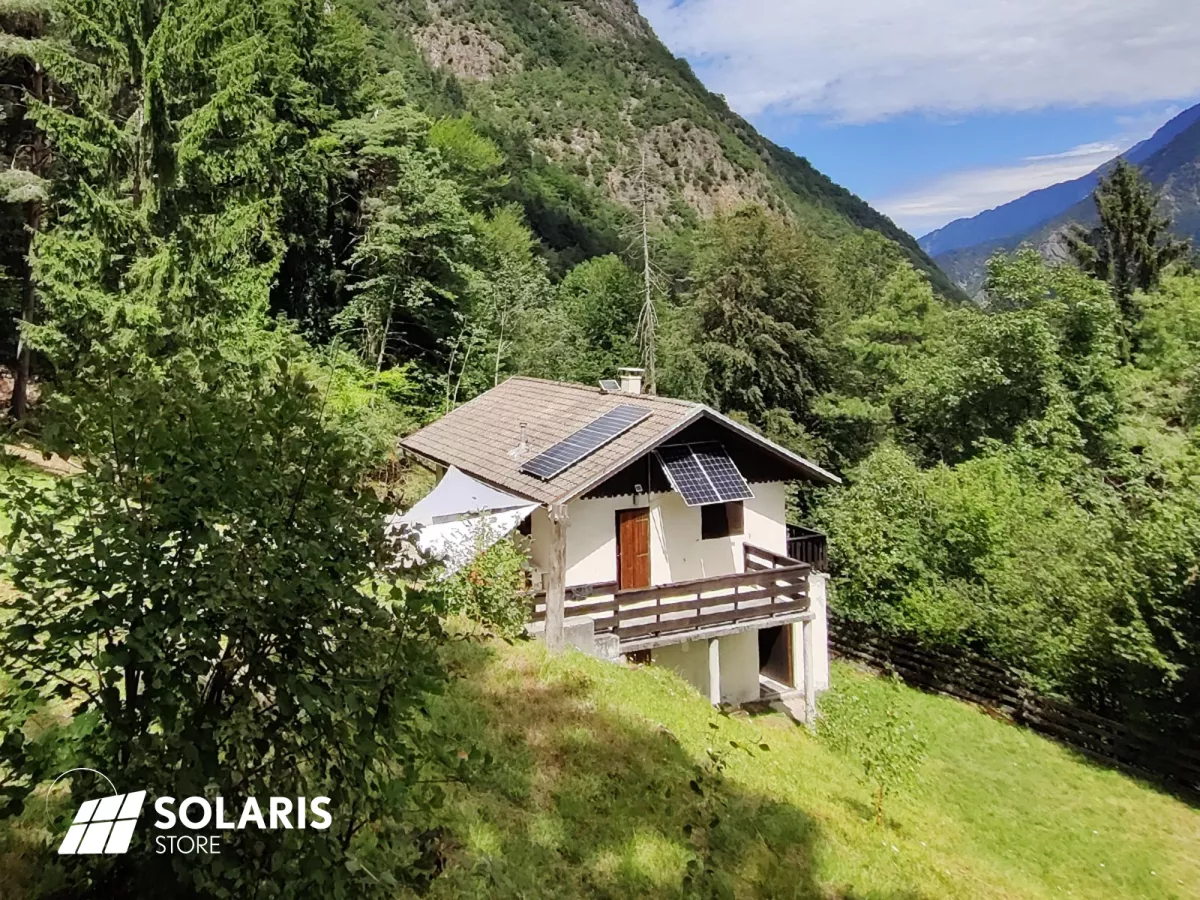 Chalet de montagne autonome grâce aux panneaux solaires