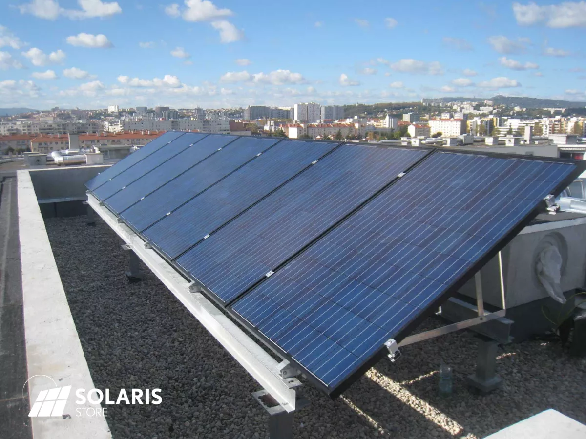 Installation d’une centrale solaire photovoltaïque de 2800Wc en autoconsommation sur le toit d'un immeuble à Villeurbanne