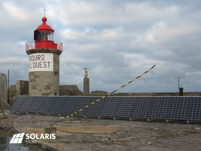 Installation d'une centrale solaire autonome pour alimenter le phare du Fort de l'Ouest