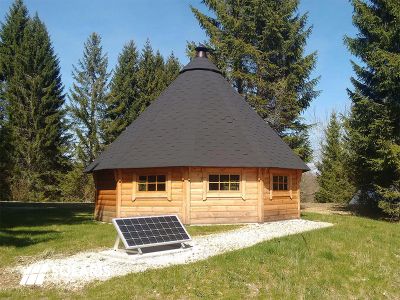 Installation d'un kit solaire 12V pour une cabane bois isolée du réseau