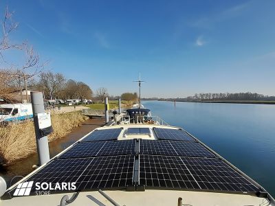 Péniche habitée autonome en énergie en bord de Saône