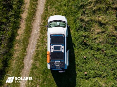 Vivre à l'année dans un véhicule aménagé : un Renault Master autonome en électricité