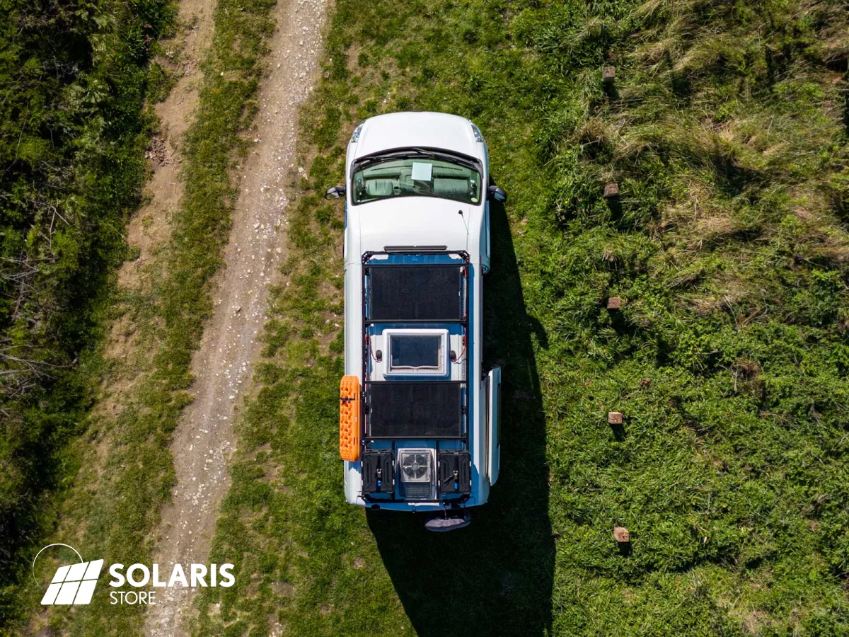 Vivre à l'année dans un véhicule aménagé : un Renault Master autonome en électricité