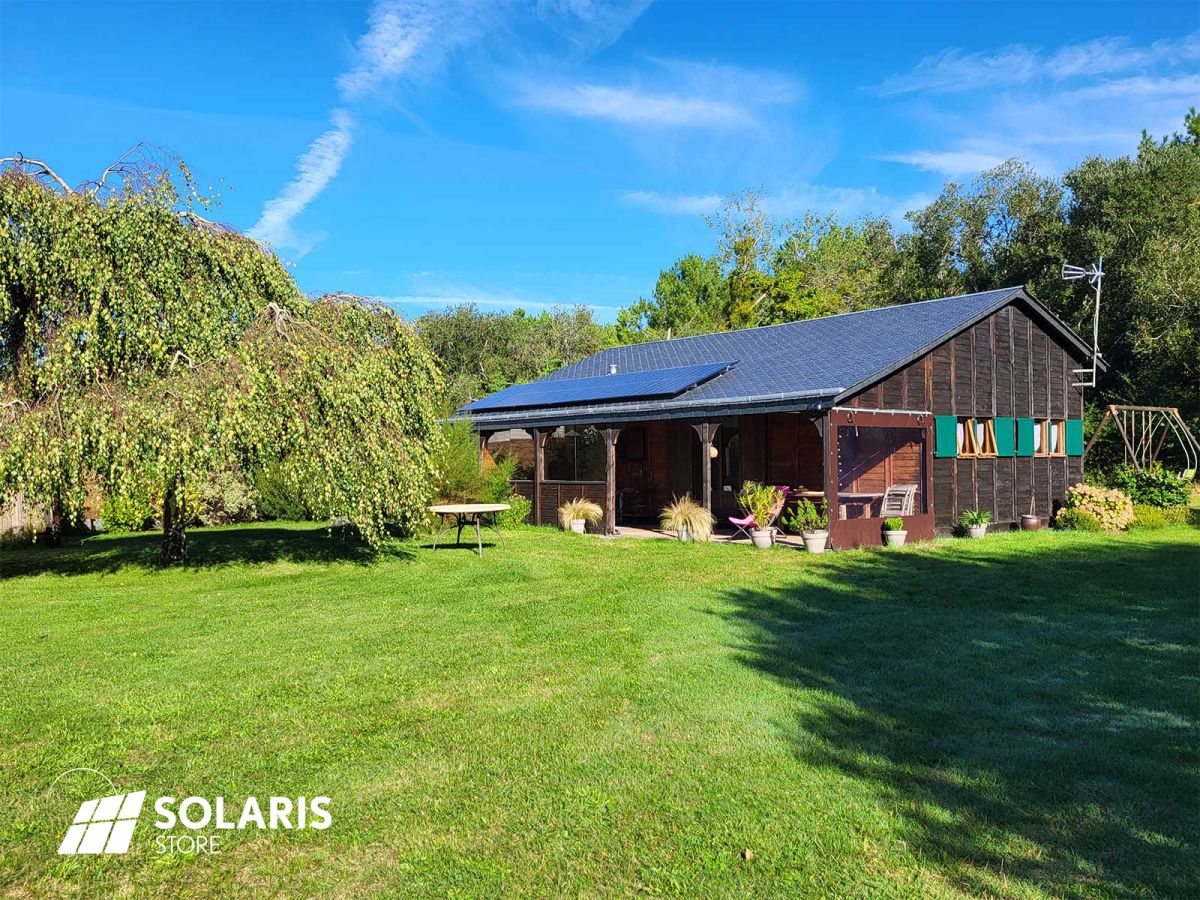 Chalet autonome grâce aux panneaux solaires dans la Manche