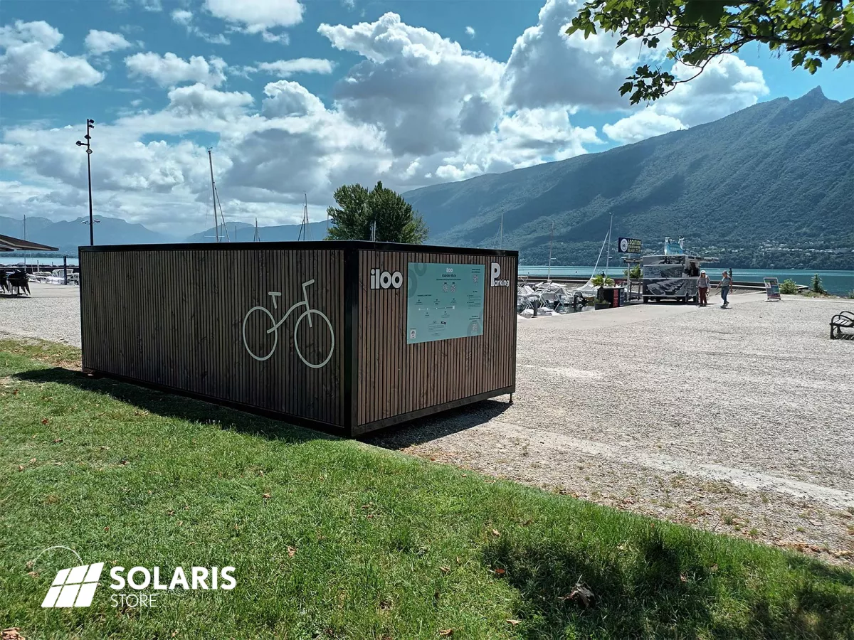 Une station de recharge de vélo électrique autonome à Aix-les-Bains