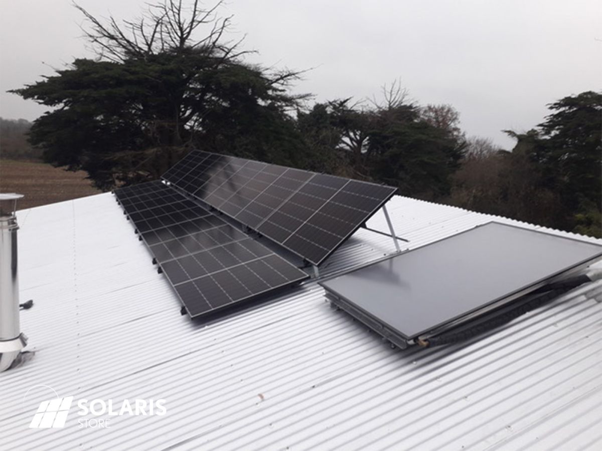 Une maison autonome en électricité grâce aux panneaux solaires en Bretagne